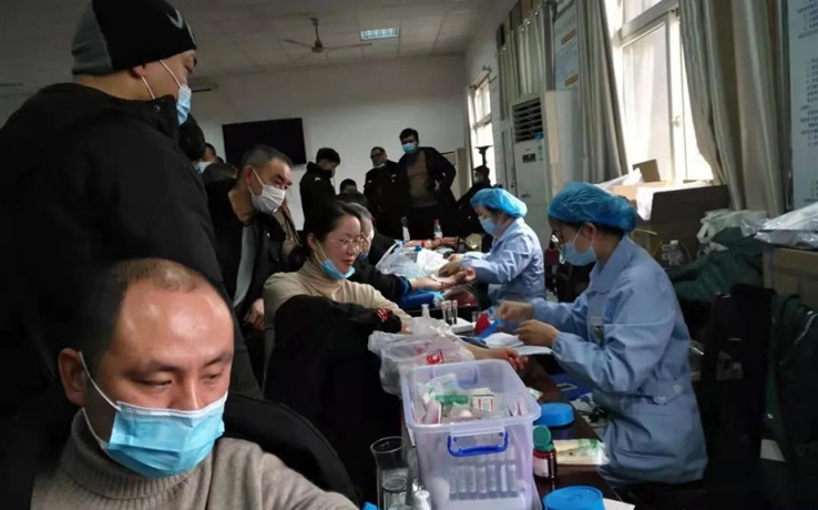 点滴热血汇聚，，，，，壹号娱乐爱心转达